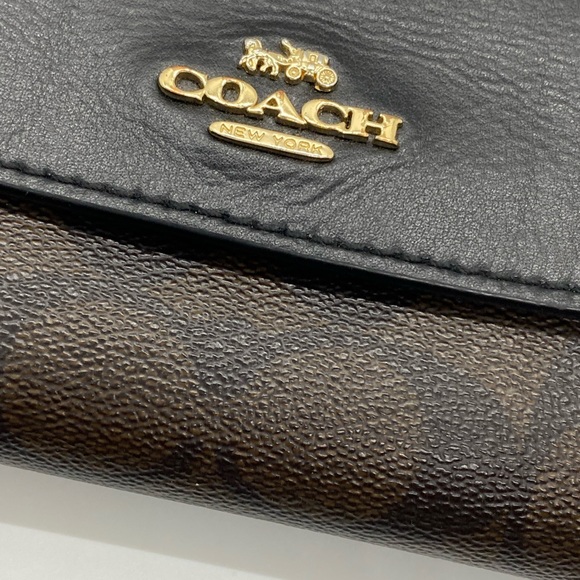 SOLD - Coach Signature Wallet - Picture 4 of 5